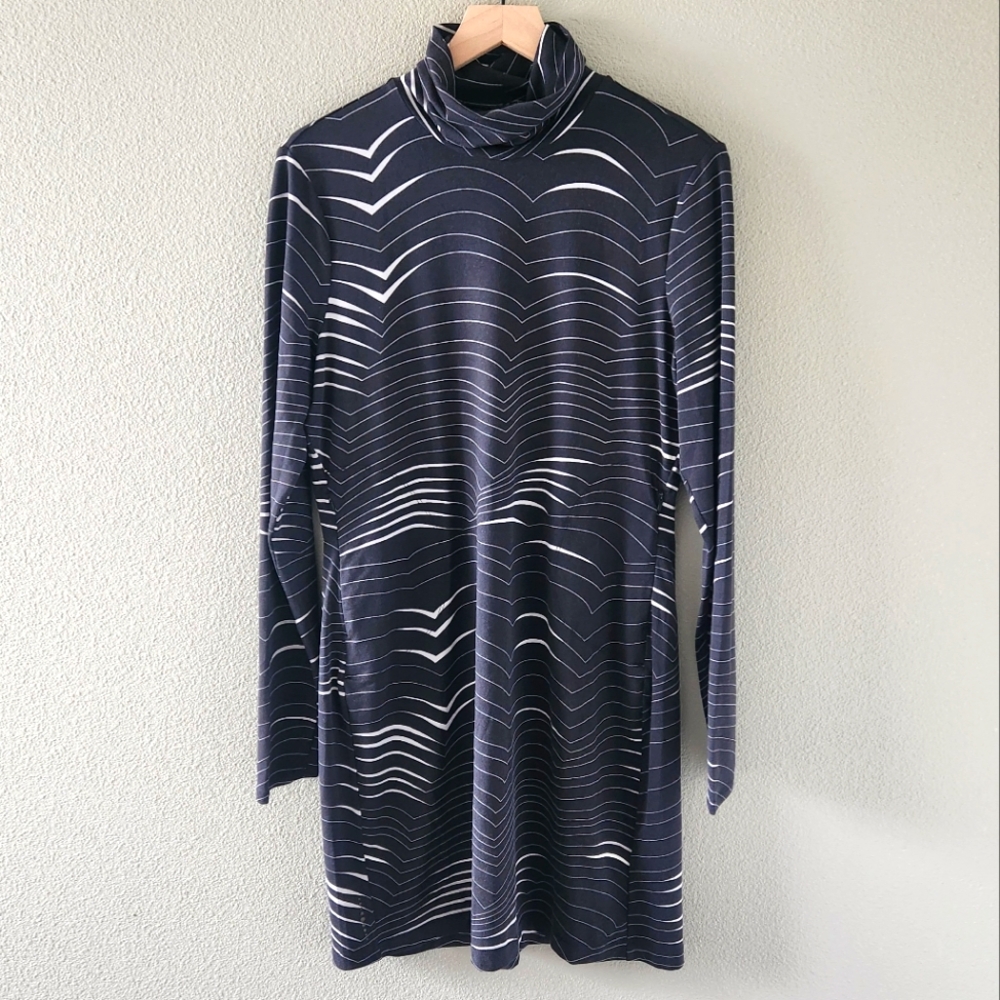 Title Nine Dress Size Large Long Sleeve Turtleneck Black White Printed Buttah LT